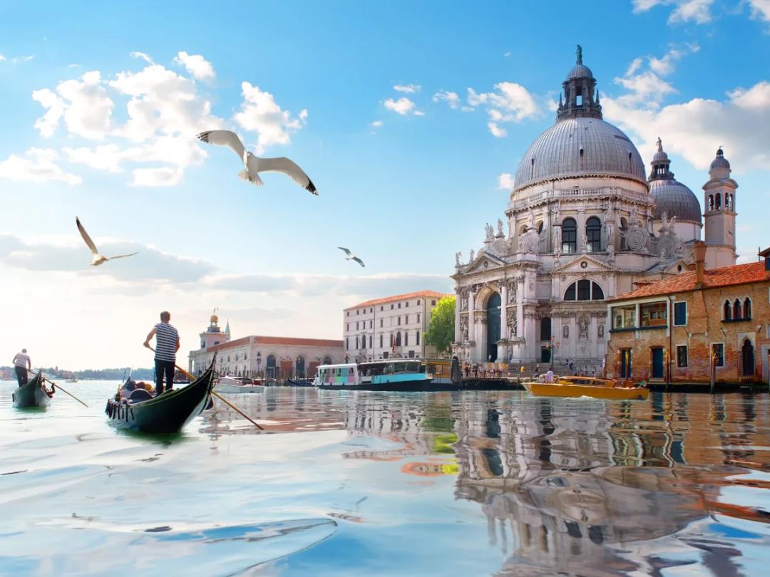 https://media.leisurecom.com/cruise/image-2026-02-13-16-00-24.webp
