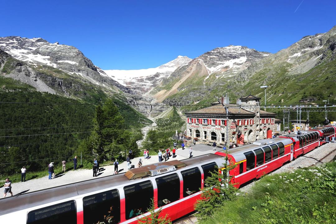 Alpine Discovery by Rail and Highlights of the Danube